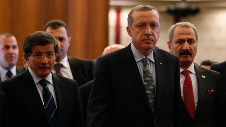 Erdogan (m.) mit seinen Ministern.