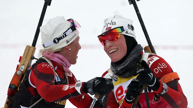 Norwegens Gesamtweltcupsiegerin Tora Berger (r.) zählte zu den Beglückten.