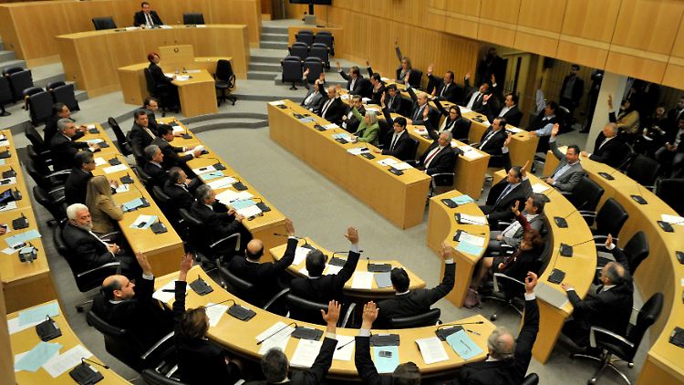 Das zyprische Parlament ist wieder am Zug.