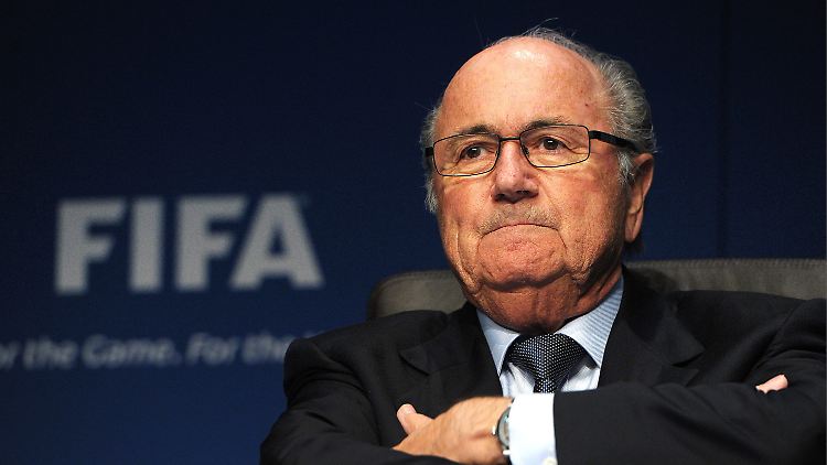 Pose: der Aussitzer. Fifa-Boss Joseph Blatter hat an wirklichen Reformen in seinem Korruptionsstadel kein Interesse und gibt sich nur noch wenig Mühe, einen gegenteiligen Eindruck zu erwecken.