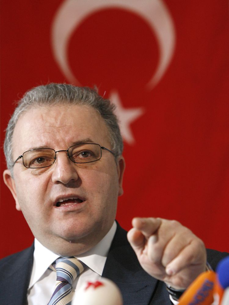 Der Vorsitzende der Türkischen Gemeinde in Deutschland, Kenan Kolat, spricht von "institutionellem Rassismus" in den Sicherheitsbehörden.