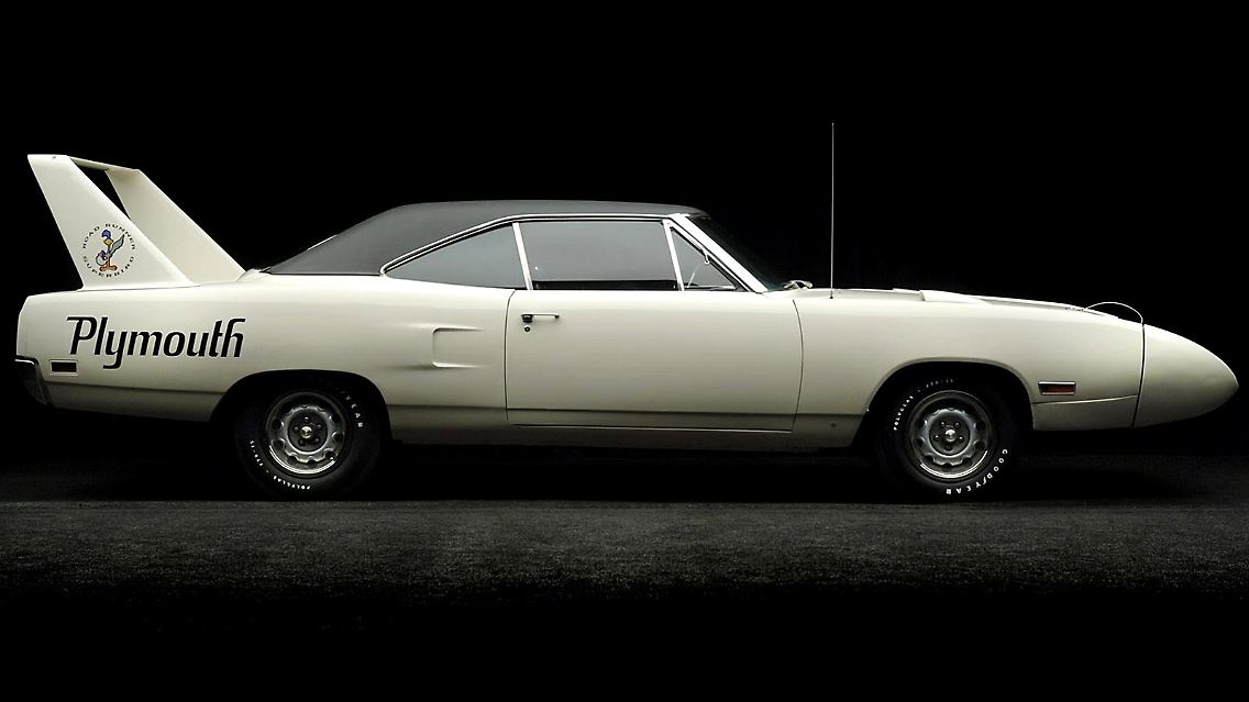 In seiner stärksten Ausbaustufe als Superbird knackte der Plymouth 1971 als erstes Muscle Car die 200-Meilen-Schallmauer (= 322 km/h). Damals Weltrekord für Serienautos.