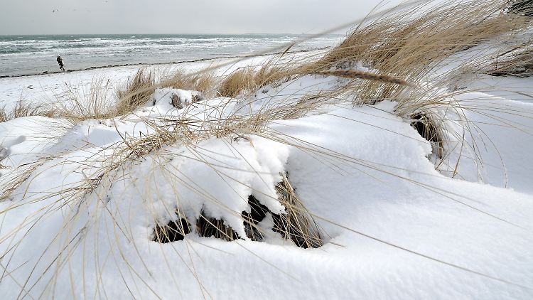 Nicht nur in den Bergen liegt noch Schnee, auch ander Ostsee.