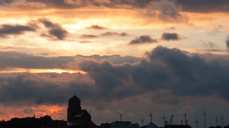 Die Deutschen sehen selbst bei Sonnenschein dunkle Wolken am Horizont.