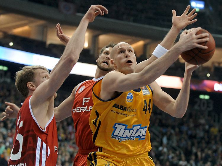 Berlins Zach Morley sammelte allein vier Offensivrebounds. Die Bayern kamen insgesamt auf sechs.