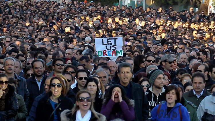 "Lasst uns träumen": Bankangestellte demonstrieren in Nikosia.
