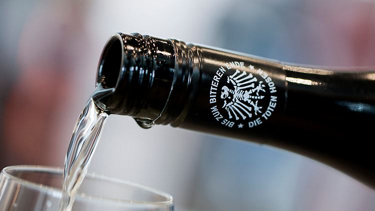 Nur echt mit Adler: Der Wein der Toten Hosen.