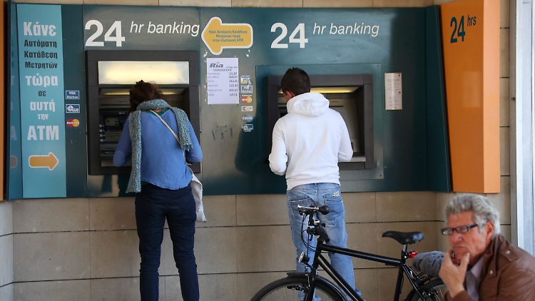 Derzeit können die Zyprer nur 100 Euro täglich abheben. 