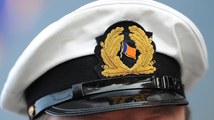 Dieses Logo wird auch künftig die Mützen der Offizier von "Hapag-Lloyd" zieren.