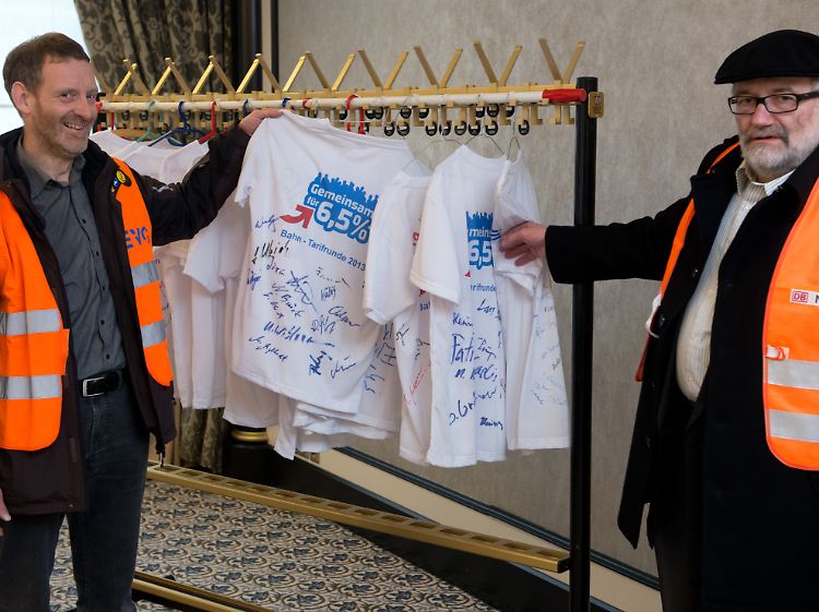 Der Arbeitgeber bleibt nur knapp darunter: Die EVG war unter dem Motto "Gemeinsam für 6,5 Prozent" in die Tarifverhandlungen gezogen.
