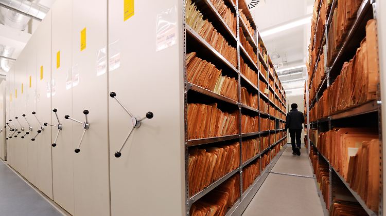 In der Stasi-Unterlagenbehörde in Berlin lagern Akten von inoffiziellen Mitarbeitern (IM) des Ministeriums für Staatssicherheit (MfS).