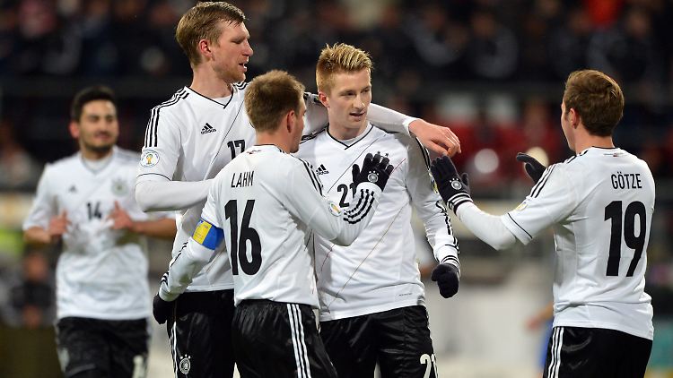 Marco Reus (M) erzielte das erste und das letzte deutsche Tor in Nürnberg. Dazwischen trafen noch zwei seiner BVB-Teamkollegen.