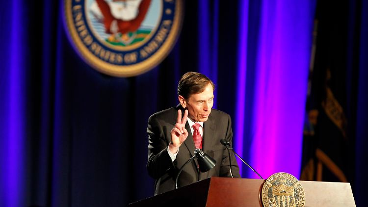 Bis zum Bekanntwerden der Affäre galt Petraeus als besonders asketisch und tugendhaft.