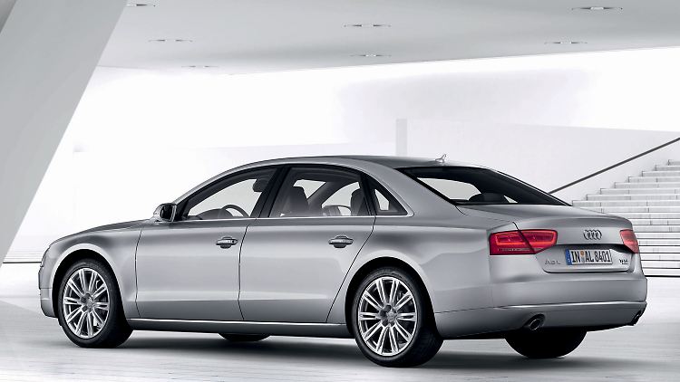 Raumgewinn: Neben mehr Platz hinten bietet der Audi A8 lang einen Zwölfzylinderantrieb mit Allrad.