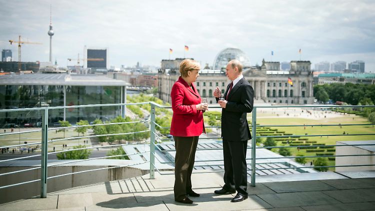 An Gesprächsthemen mangelte es Kanzlerin Merkel und Russlands Präsident Putin noch nie. Beide sprechen zudem deutsch und russisch.