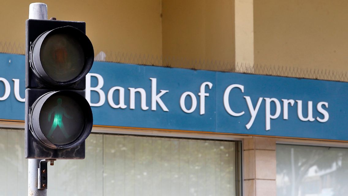 2013-03-28T140644Z_01_BCR18_RTRMDNP_3_EUROZONE-CYPRUS.JPG8803388654755585572.jpg