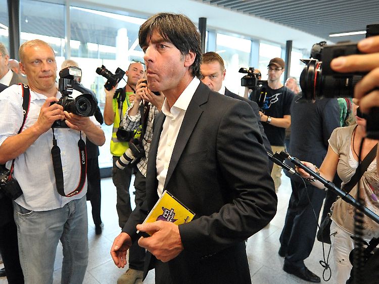 Löw wollte noch nicht über seine Zukunft sprechen.
