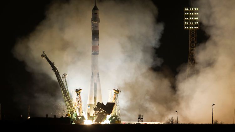 Die russische Sojus-Kapsel startete pünktlich um 21.43 Uhr MEZ.
