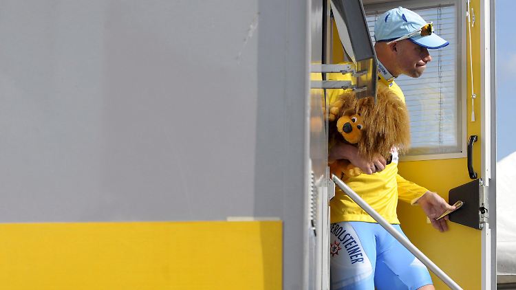 Der deutsche Radprofi Stefan Schumacher nach einer Dopingkontrolle 2008 bei der Tour de France.