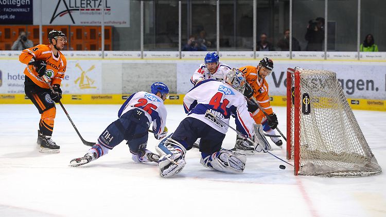 Schon in der ersten Playoff-Runde musste Vorrundenprimus Adler Mannheim sensationell die Flügel streichen.