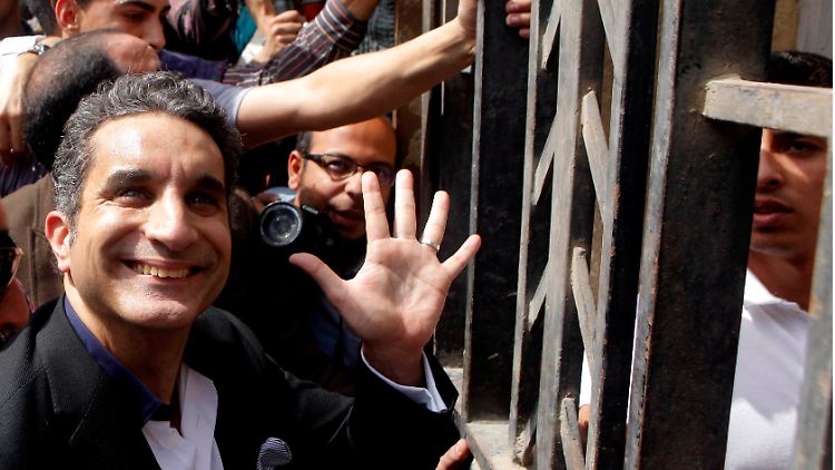 Bester Dinge: Bassem Jussef auf dem Weg zum Staatsanwalt.