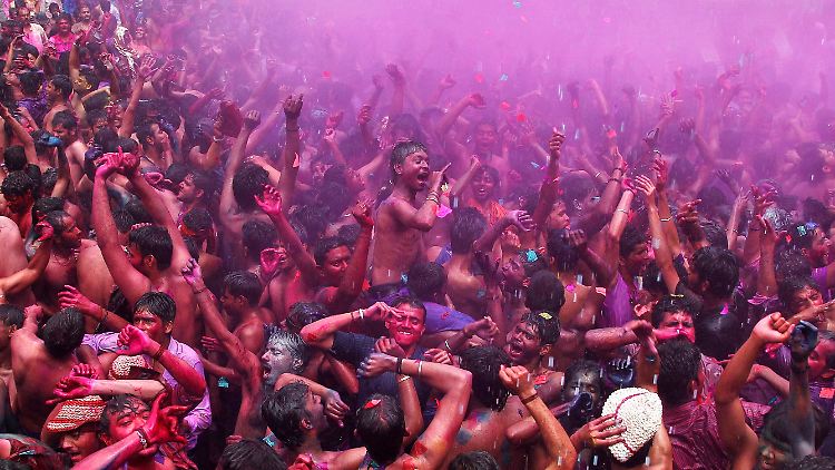 Ein faszinierendes Land, das allerdings nicht jedermanns Sache ist: Inder feiern das Festival der Farben in Allahabad.