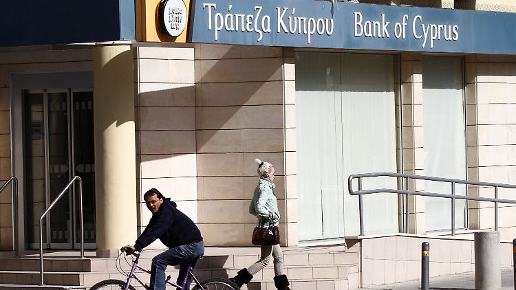 Die Großsparer der Bank of Cyprus werden zur Kasse gebeten.