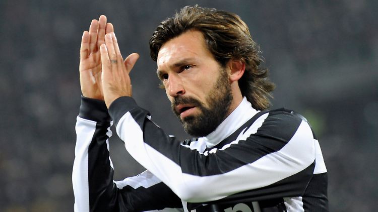 Andrea Pirlo zieht die Fäden im Mittelfeld.