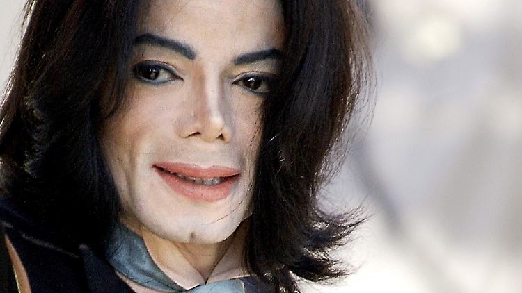 Michael Jacksons Mutter und seine Kinder fordern eine Menge Geld von der internationalen Veranstaltungsfirma AEG.