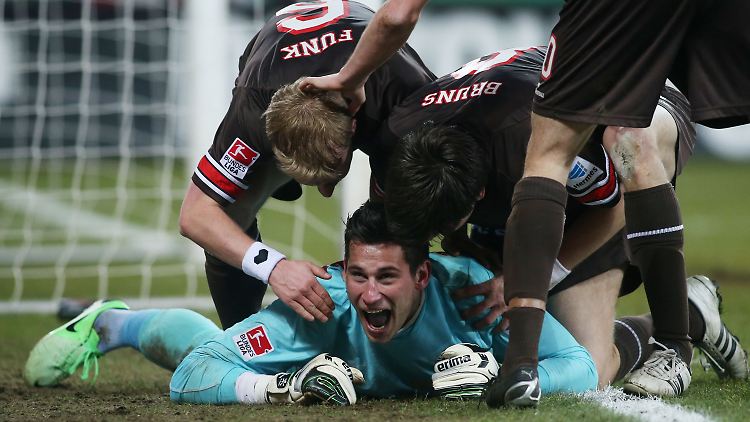 Der Held des Spiels: Paulis Keeper Philipp Tschauner.