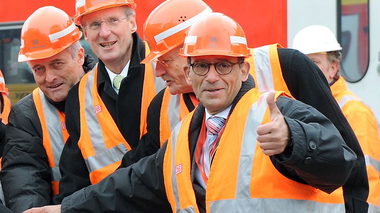 Daumen hoch: Nach Stuttgart 21 soll Hany Azer nun auch den Berliner Pannenflughafen planen
