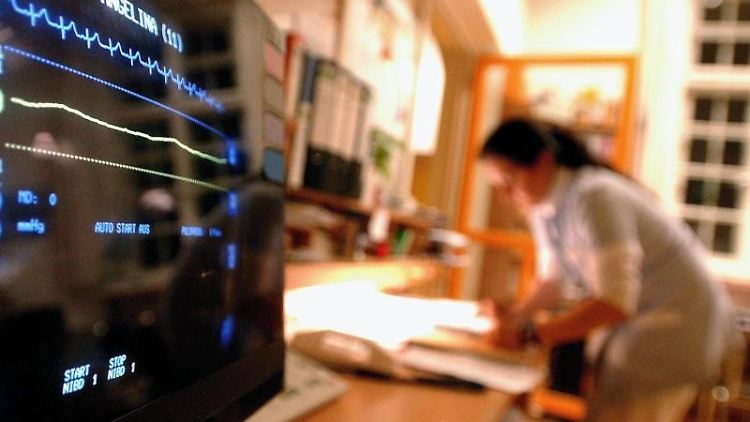 Schichtarbeiter, wie zum Beispiel Krankenschwestern, arbeiten immer mal wieder auch nachts - sie arbeiten, wenn andere schlafen und gehen ins Bett, wenn Freunde und Familie aufstehen. 