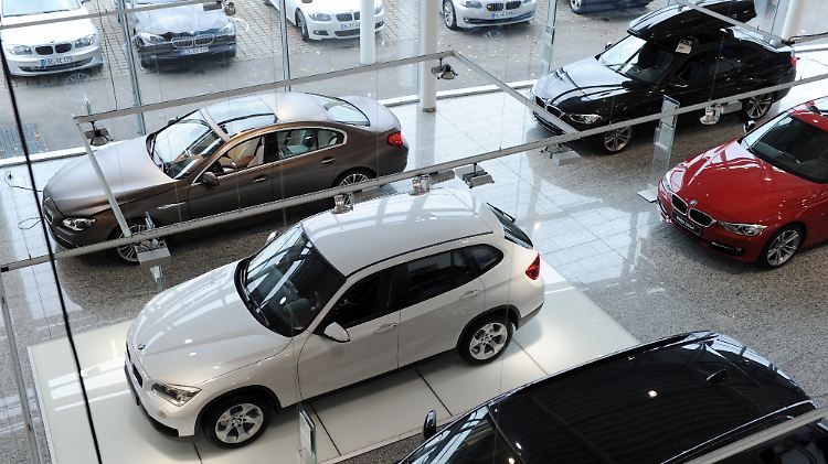 Ob Edellimousine oder flotter Flitzer - ohne Versicherung darf das Auto nicht auf die Straße.