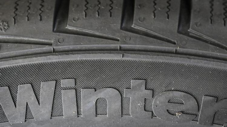 Wer im Winter mit Sommerreifen unterwegs ist, braucht kein Bußgeld zu fürchten.