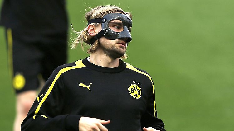 Wenn die Königsklasse ruft, nimmt Marcel Schmelzer auch auf gebrochene Nasenbeine keine Rücksicht.