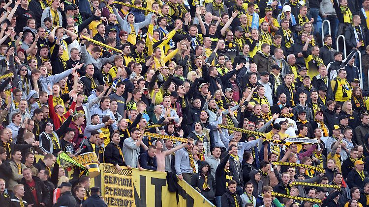 Fans hoffen auf die Fortsetzung des Dortmunder Fußball-Märchens