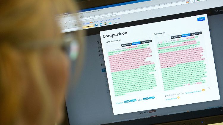 Die Macher der Internetseite "Lobbyplag" vergleichen die Texte von Lobbyisten mit fertigen Gesetzestexten.