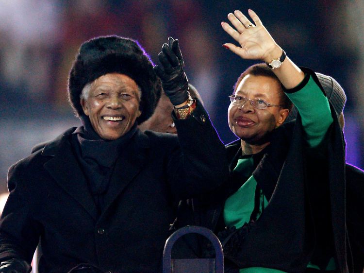 "Der bemerkenswerteste Mensch der Welt." Mandela und seine Frau Graca Marchel.