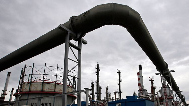 Gas via Pipeline nach Europa? Ja, wenn es russisches ist, sagt sich wohl Gazprom und versucht, der konkurrierenden Nabucco-Pipeline das Wasser abzugraben.