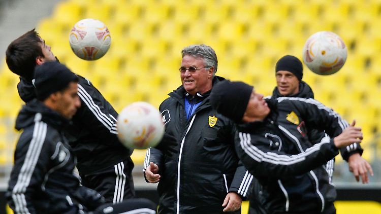 Der Serbe Guus Hiddink trainiert Anschi Machatschkala.