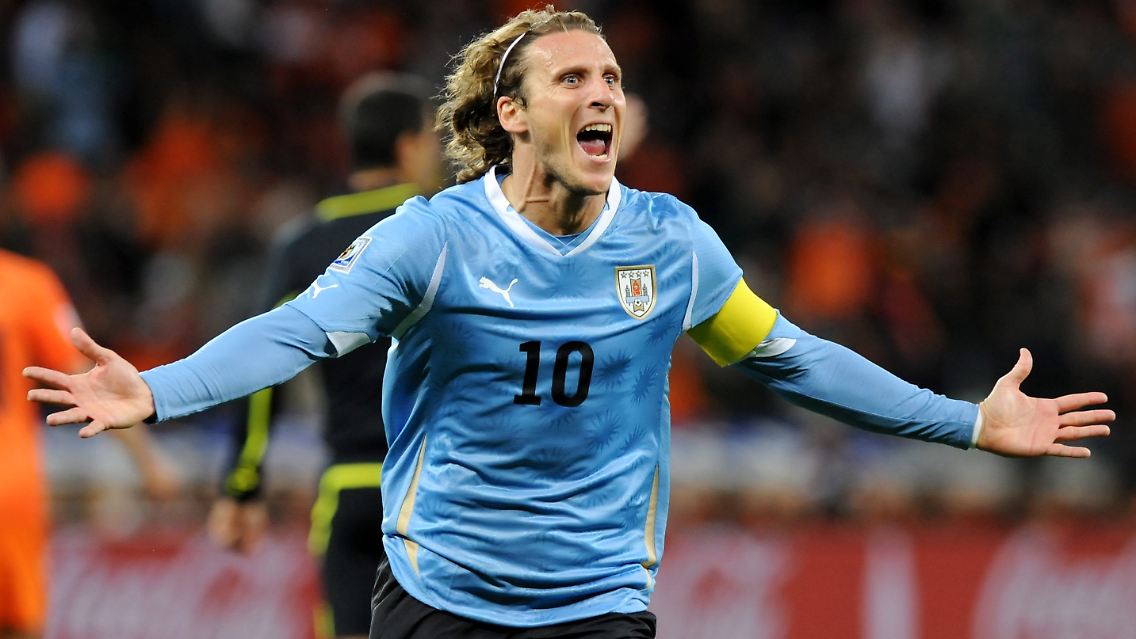 Bester Spieler der WM und entsprechend begehrt: Diego Forlan. Vom treffsicheren Uruguayer Forlan träumen auch einige Bundesligisten.
