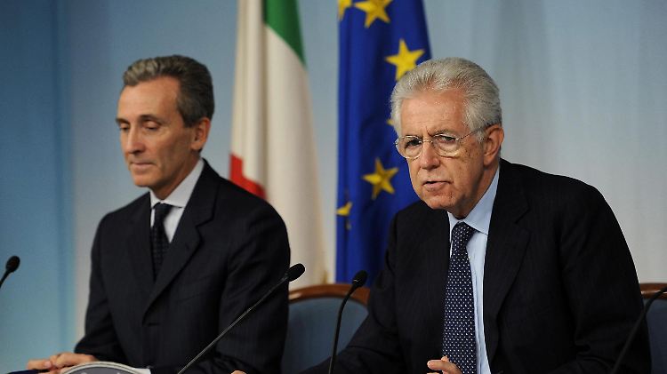 Italiens Premier Mario Monti (r) und Finanzminister Vittorio Grilli.