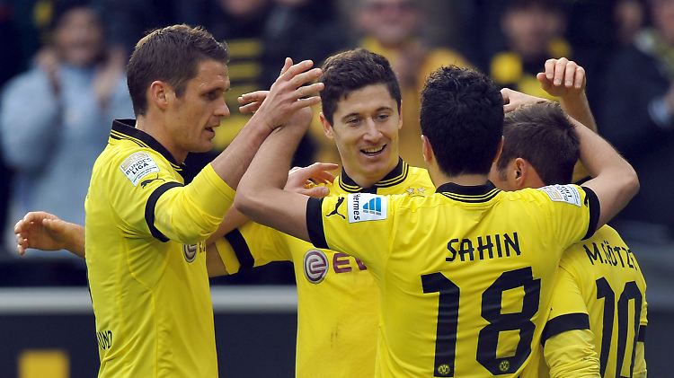 Schale verloren, Heimspiel gewonnen: Der BVB zeigte gegen den FC Augsburg trotz acht Umstellungen in der Startelf ein unterhaltsames und erfolgreiches Spiel.