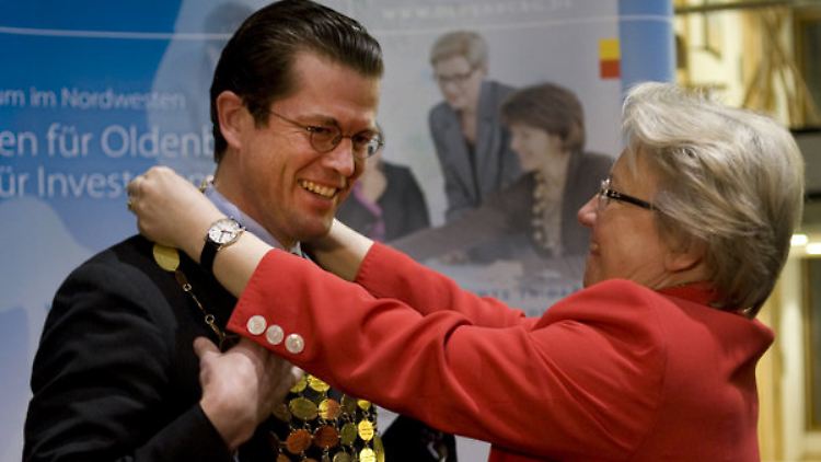 Sie hat ihr Doktortitel eingeholt: Ex-Verteidigungsminister Guttenberg und Ex-Bildungsministerin Schavan.