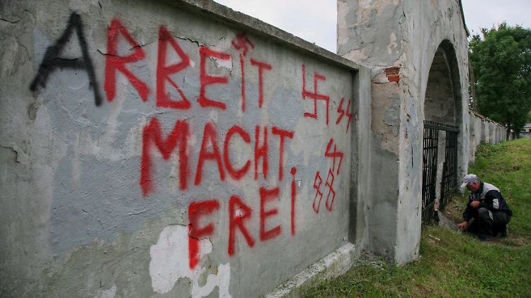 Düstere Erinnerung an das Konzentrationslager Auschwitz: ein geschändeter polnischer Friedhof.
