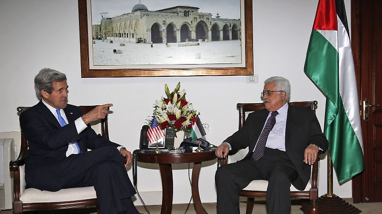 Abbas (r) und Kerry bei ihrem Gespräch.