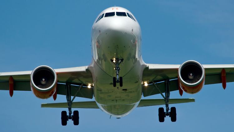 Sollten die Turbulenzen tatsächlich stark zunehmen, müssten Piloten die Gefahrengebiete umfliegen.