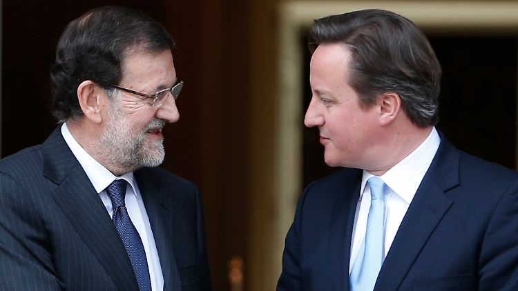 Zu Besuch bei Spaniens Regierungschef Mariano Rajoy (l.): David Cameron bricht seine Reise ab.