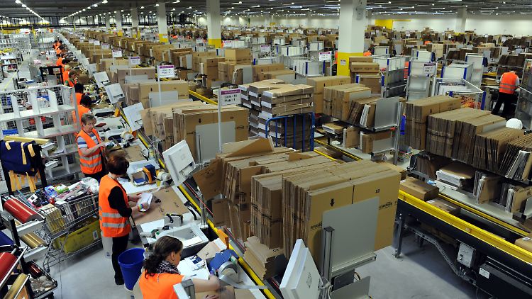Sie wollen mehr Geld: Mitarbeiter von Amazon im hessischen Bad Hersfeld.