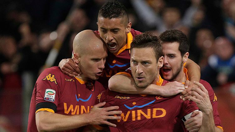 Der Altmeister sorgt für den Ausgleich: Francesco Totti.